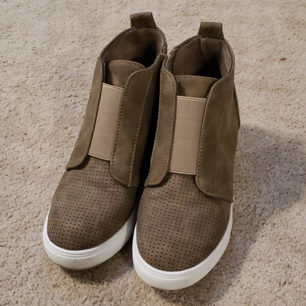 Worn Once from Amazon size 39, size 7